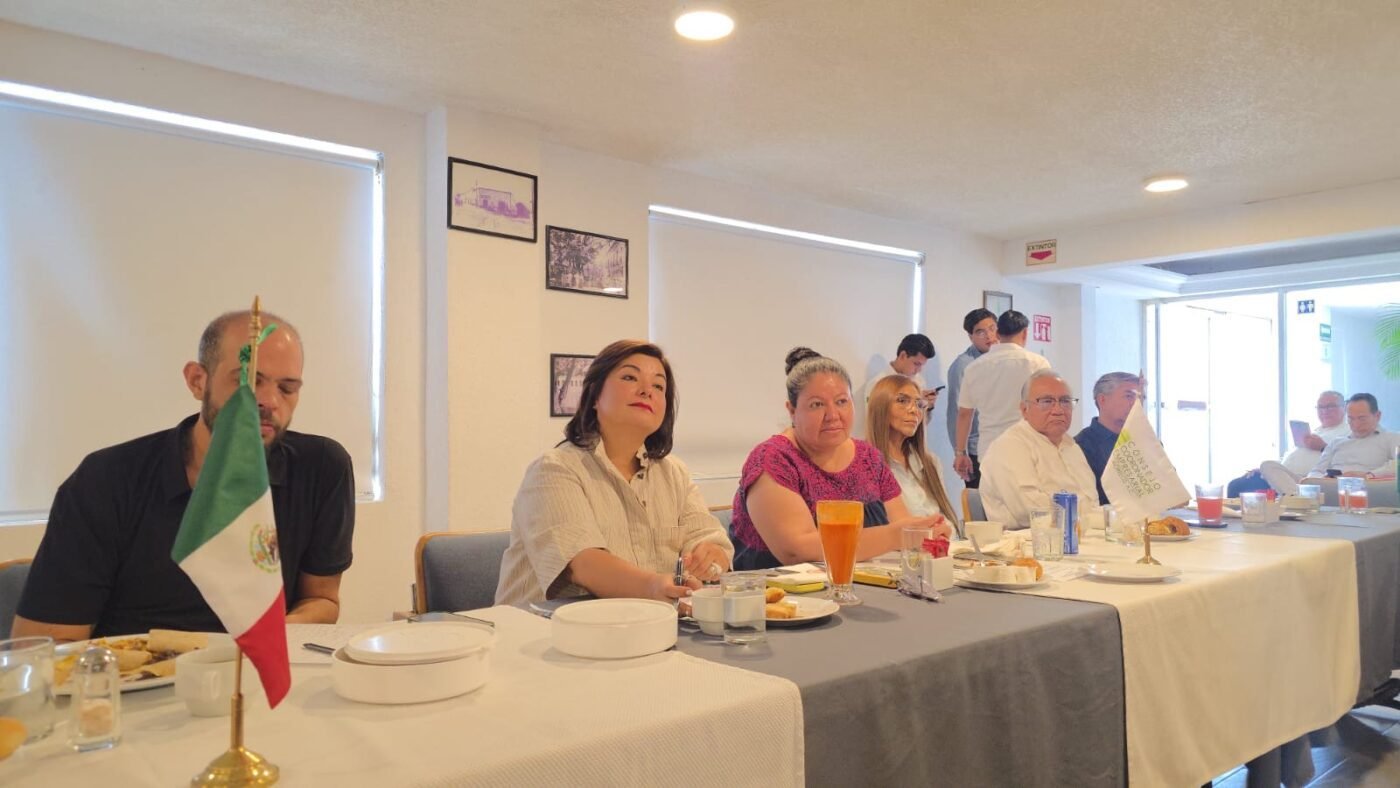 #Morelos Empresarios instalan mesa de trabajo con la diputada federal Meggie Salgado.