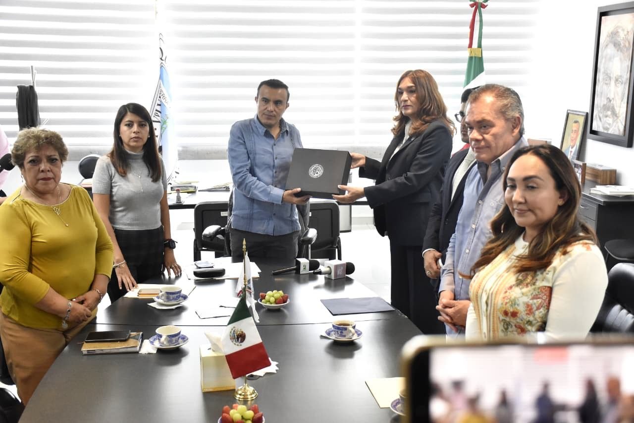 #Morelos CONGRESO COMPROMISO CON LA RENDICIÓN DE CUENTAS AL RECIBIR INFORME SEMESTRAL DEL FISCAL.