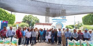 #Jiutepec Entrega Eder Rodriguez toneladas de alimento a ganaderos y mejorar la producción.