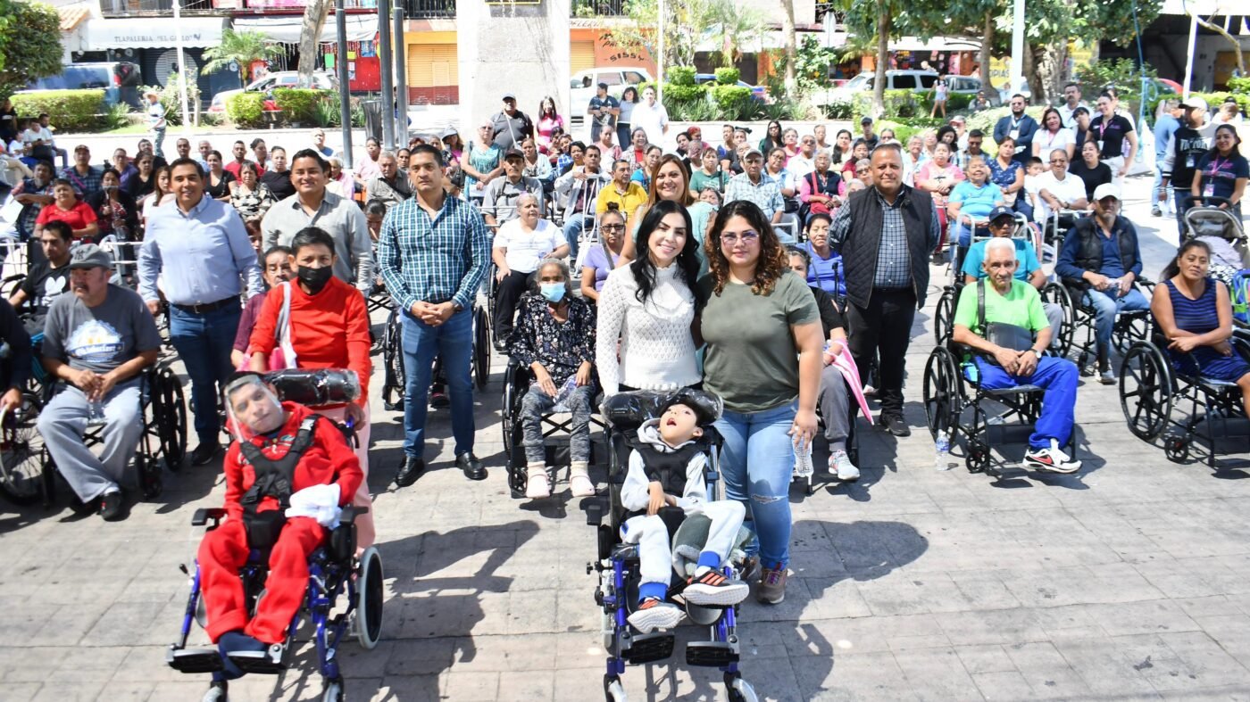 #Sociedad Entrega DIF Jiutepec más de 70 aparatos de asistencia personal a población vulnerable.