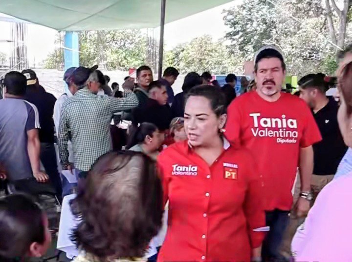 #ConÉxito Tania Valentina continúa módulo itinerante de trámites vehiculares a comunidades morelenses.