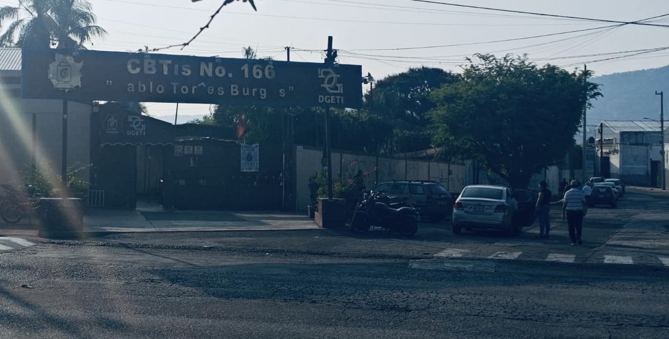 #Educación Acusan malos tratos y reprobaciones masivas en preparatoria de Jiutepec #Morelos.