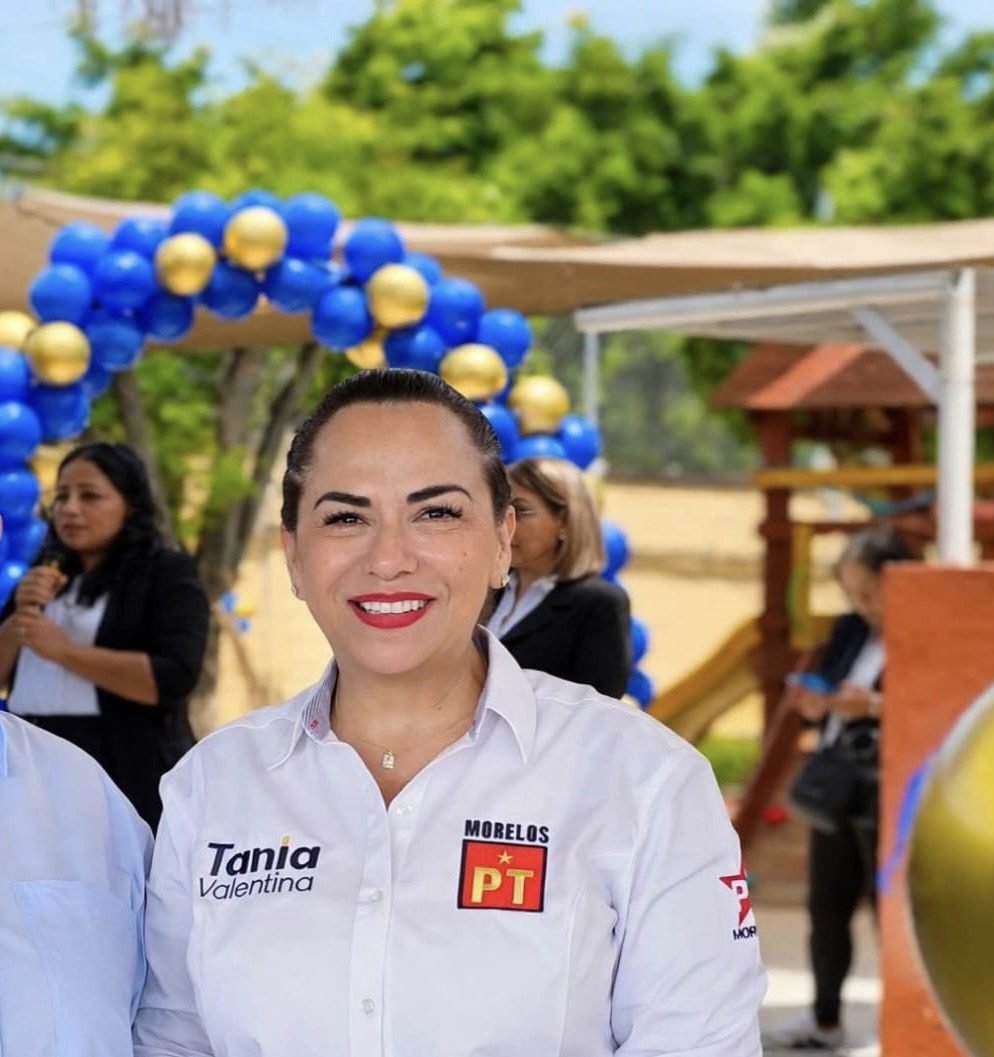 Tania Valentina: “la educación es la mejor inversión para el futuro”, fue invitada como madrina de generación.