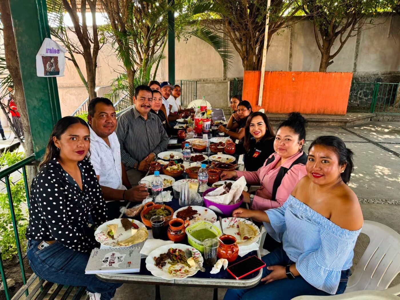 #Morelos Tania Valentina respalda equipamiento tecnológico en escuela de Atlatlahucan.