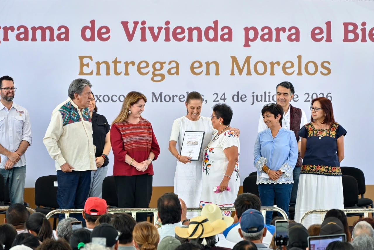 #Morelos ENTREGAN PRESIDENTA CLAUDIA SHEINBAUM Y GOBERNADORA MARGARITA GONZÁLEZ SARAVIA VIVIENDAS A FAMILIAS DE XOXOCOTLA.