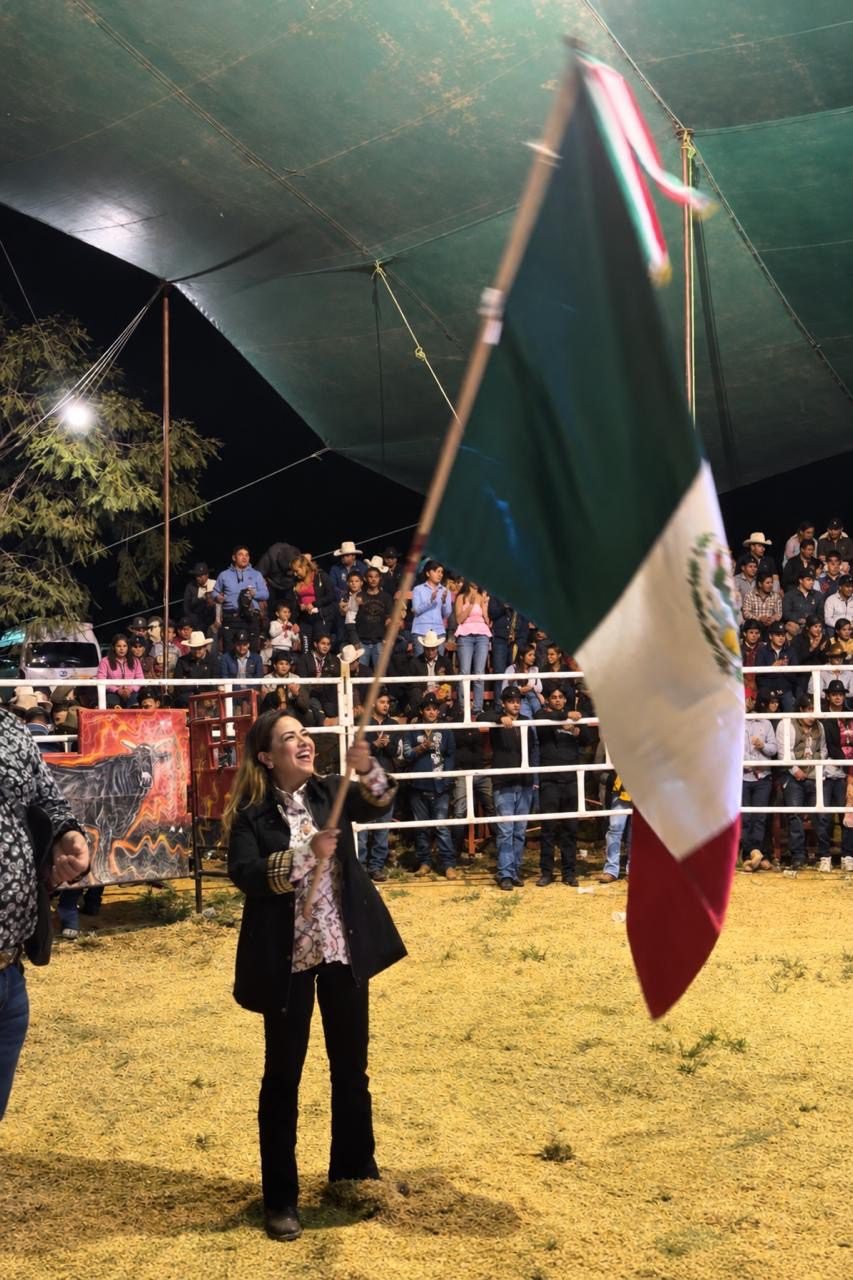 TANIA VALENTINA LA ÚNICA DIPUTADA QUE DA EL GRITO EN MORELOS.