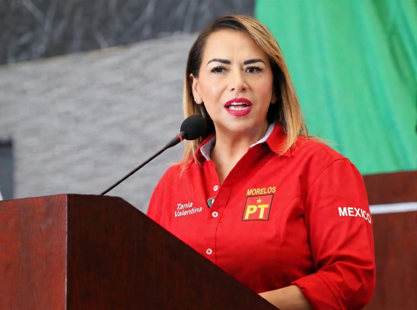#EsMiLey DIPUTADA TANIA VALENTINA LOGRA QUE USO DE CELULARES EN AULAS SEA REGULADO EN MORELOS.